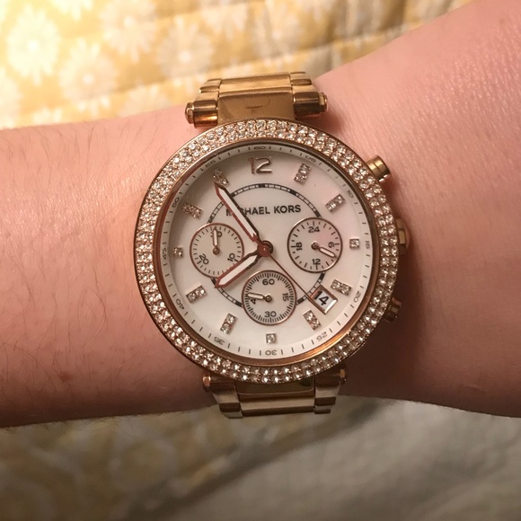 Michael Kors Watch in Rose Gold - Picture 2 of 4